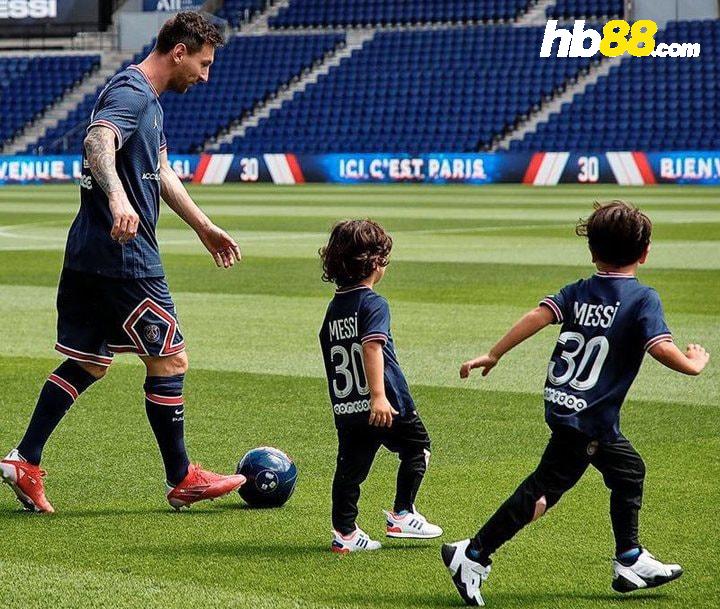Mateo Messi – “Vựa muối” của gia đình thích cà khịa ông bố Leo