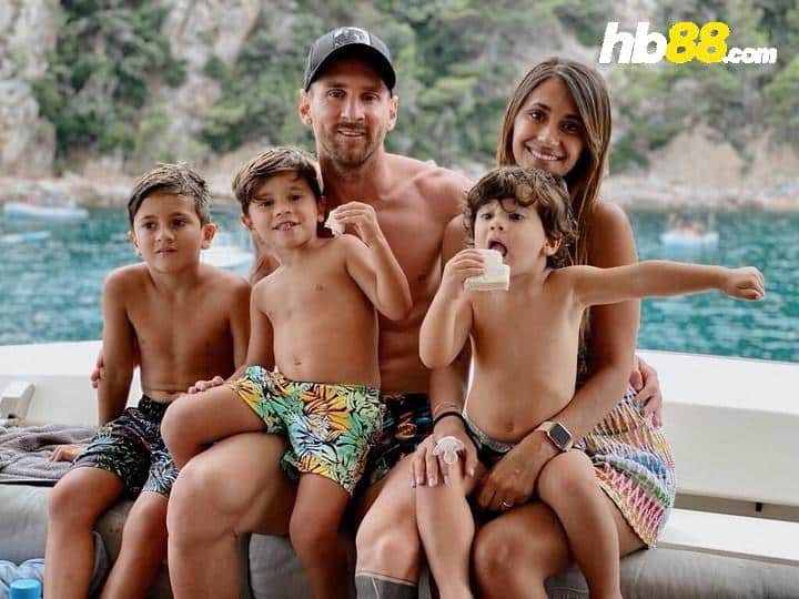 Những người con trai Messi là ai