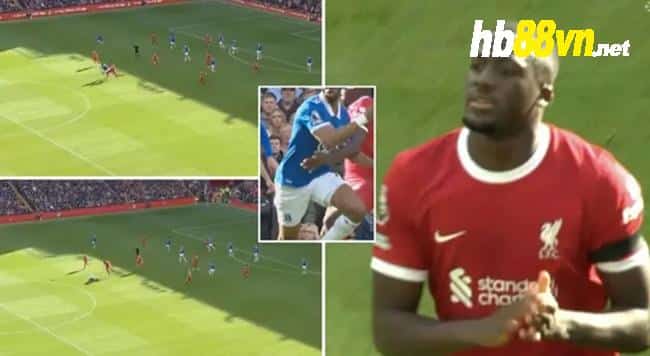 Ibrahima Konate controversially avoids second yellow card for Liverpool as Everton players fume - Bóng Đá
