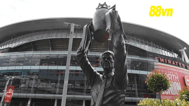 Arsenal unveil Arsene Wenger statue outside Emirates Stadium - Bóng Đá