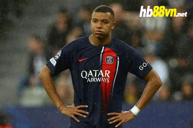 Florentino Perez wants guarantees from Kylian Mbappe about his future next summer. - Bóng Đá