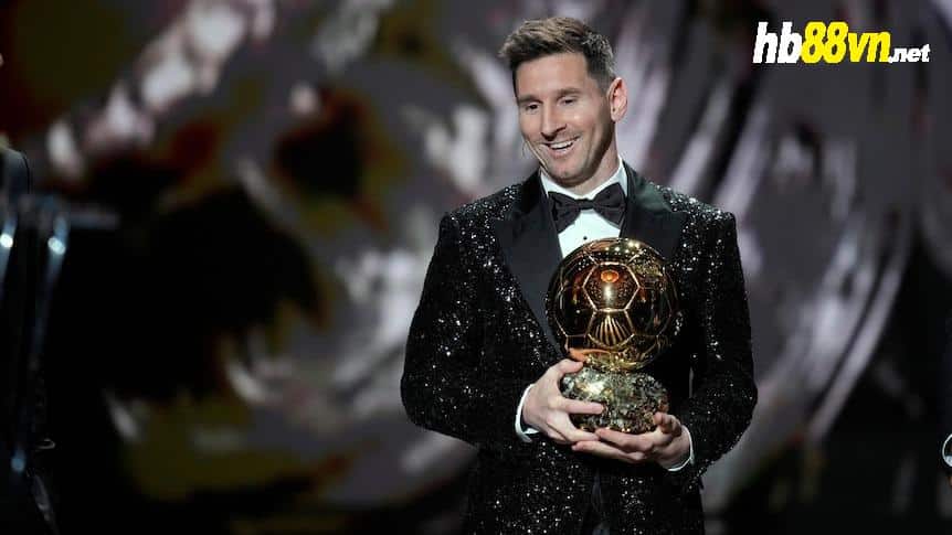 Messi nhận Quả Bóng Vàng năm 2021, và giữ kỷ lục bảy lần đoạt giải cá nhân cao quý nhất thế giới bóng đá này. Ảnh: AFP