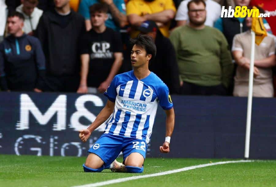 Mitoma mừng bàn solo trong trận Brighton thắng Wolves 4-1 hôm 19/8. Ảnh: Reuters