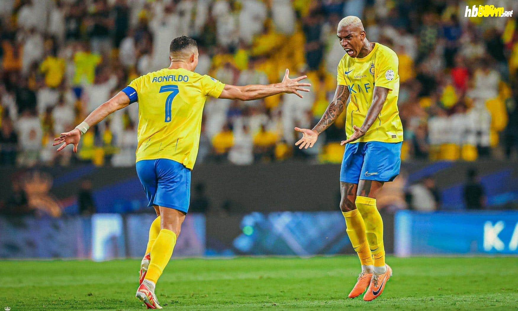 Ronaldo và Talisca đều ghi bàn đá phạt, giúp Al Nassr thắng trở lại. Ảnh: Al Nassr