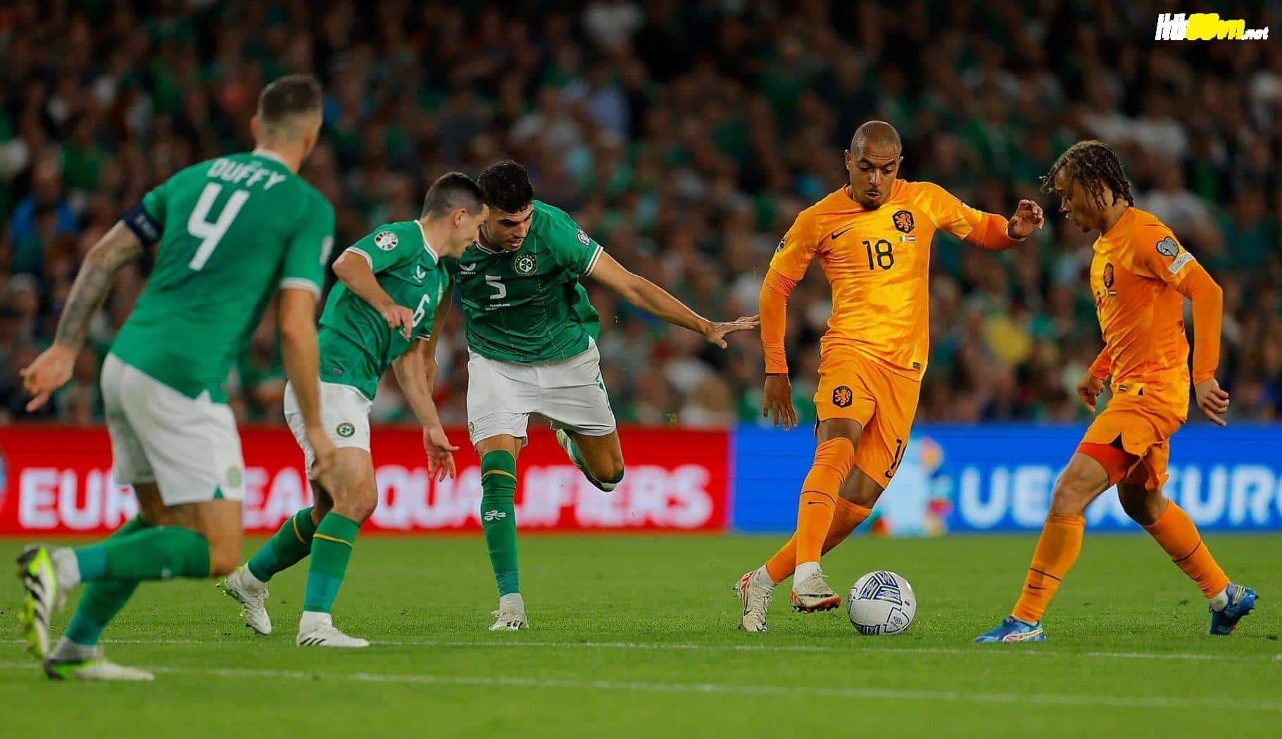 CH Ireland (xanh) hết hy vọng giành vé trực tiếp đi Euro 2024 từ sau trận thua Hà Lan 1-2 tháng trước. Ảnh: Reuters