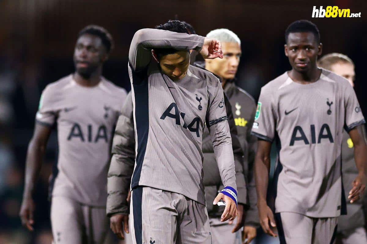 HLV Tottenham nói lời cay đắng khi bật bãi sớm ở League Cup - Bóng Đá