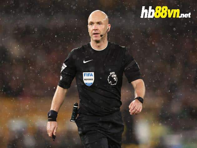1699963822 referee anthony taylor looks p 6206 4874 1699047387 0932