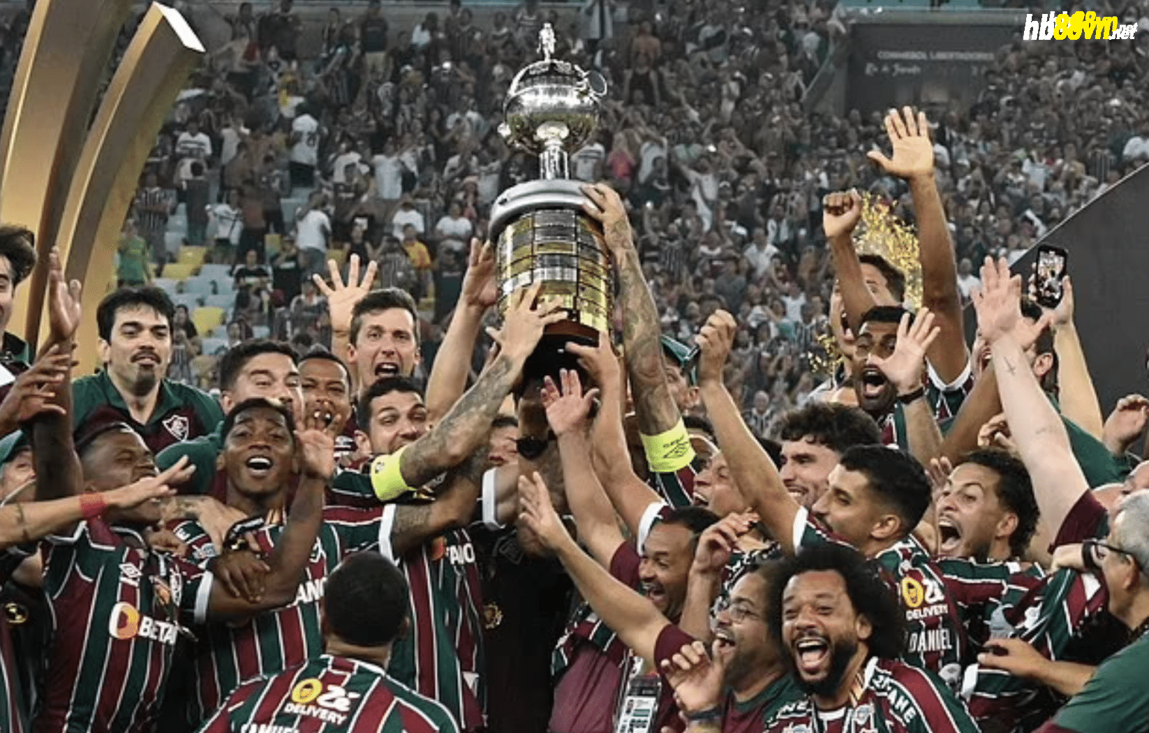 Marcelo (dưới, bên phải) cùng đồng đội mừng danh hiệu Copa Libertadores. Ảnh: AP