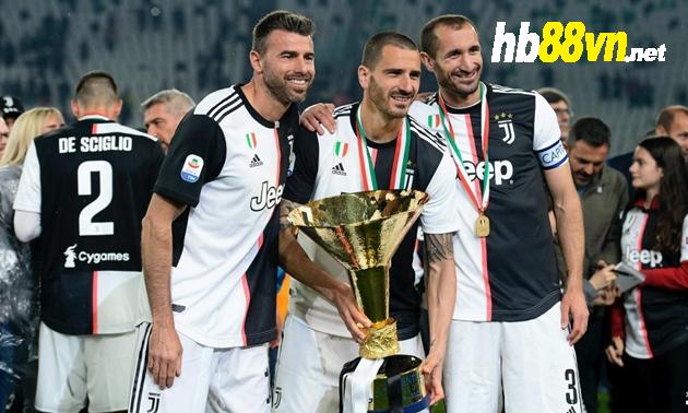 Ronaldo bạc trắng đầu trong ngày Juventus vô địch Serie A - Bóng Đá