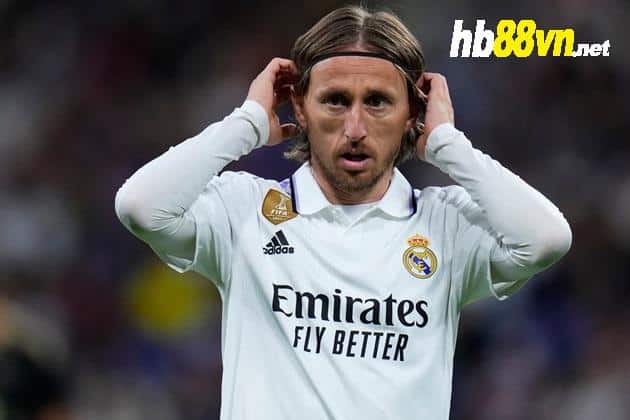Luka Modric Contemplates Offers from Saudi Clubs: Real Madrid Midfielder Open to Possible Move - Bóng Đá